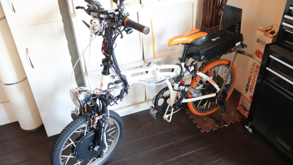 レンタカーの配車の際にはこのバイクで移動しています